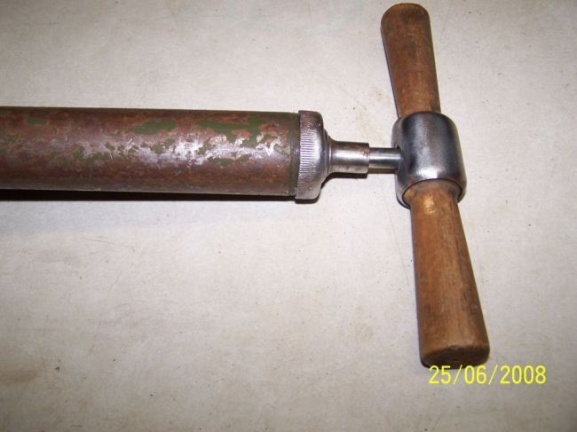 Tire_pump_002-1600