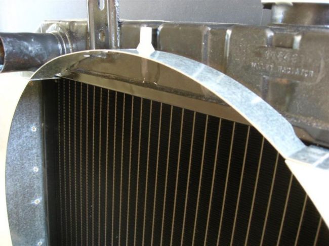Radiator shroud