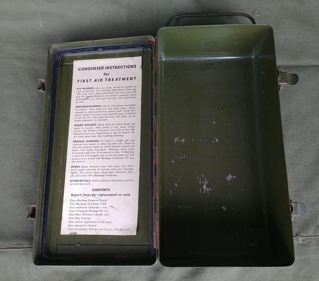 USMC_FAK_Early_War_Glossy_Green_2_Clasp_interior_