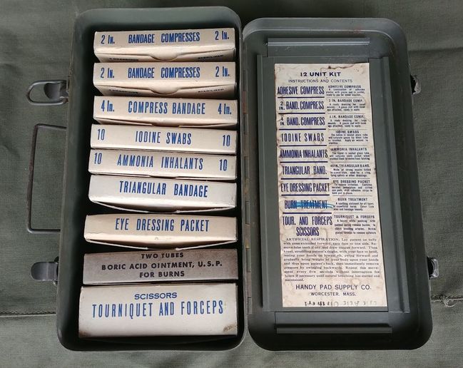 USMC_FAK_Early_War_Grey_Green_2_Clasp_contents_