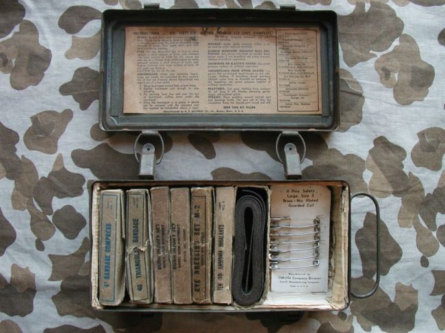 WW2 USMC First Aid Kit