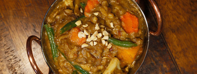 Vegetable satay curry