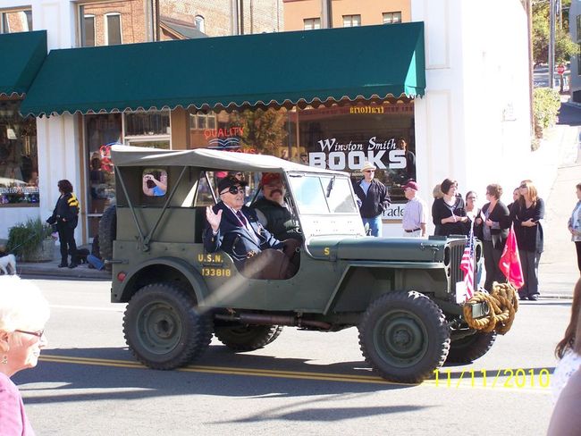 Veterans_Day_Parade_in_Lincoln_2010_041