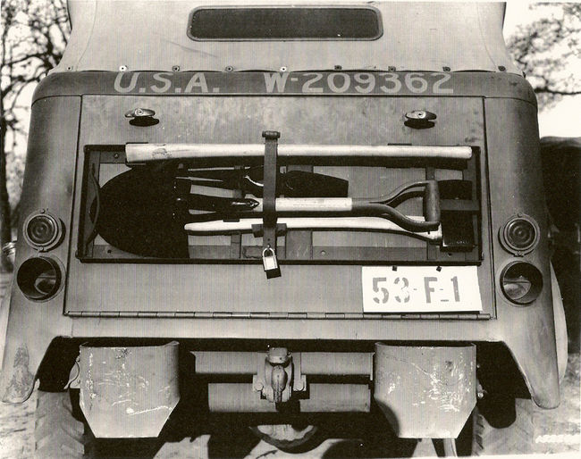 WC-8_radio_CC_rear_end
