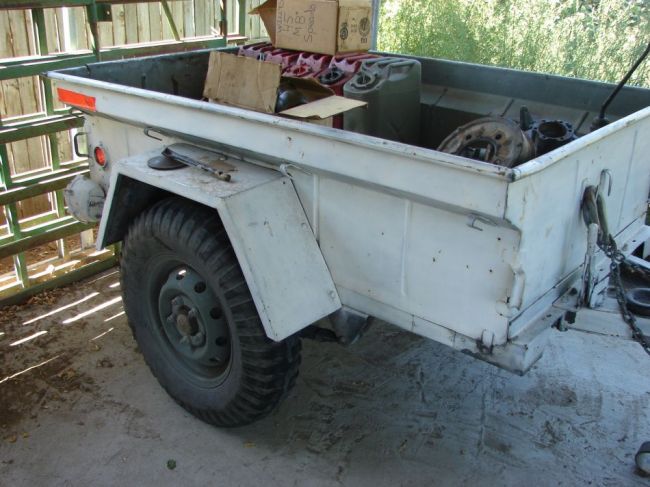 WHITE_TRAILER_RIGHT_SIDE