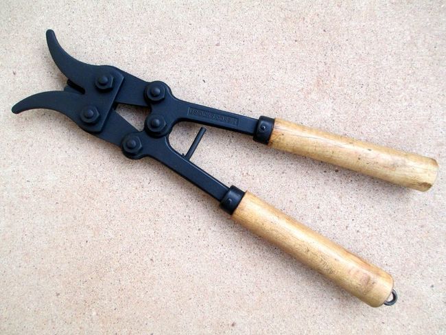 WW1_Barbed_Wire_Cutters