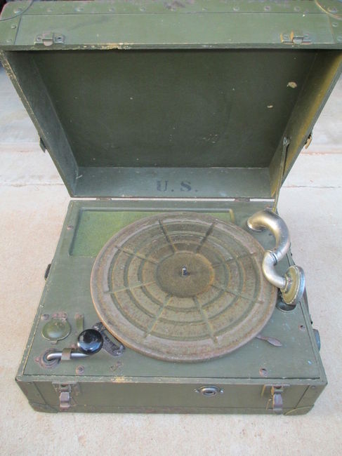 WW2 Field Phonograph (open)