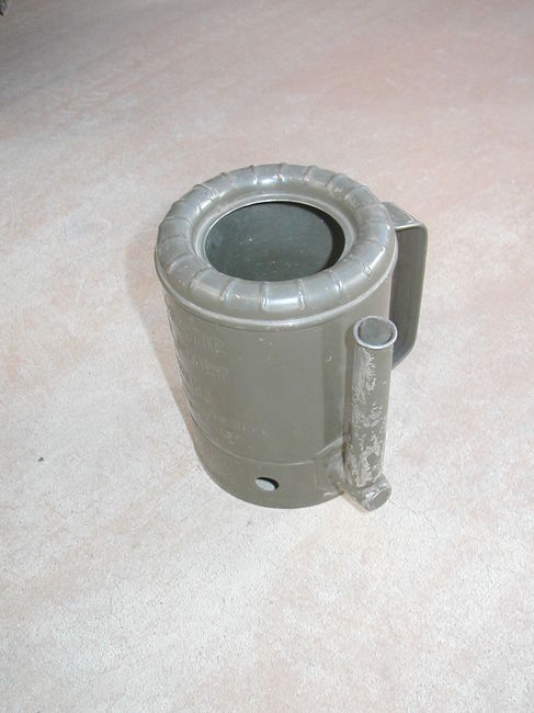 WW2 1 QT Swivel Spout Container