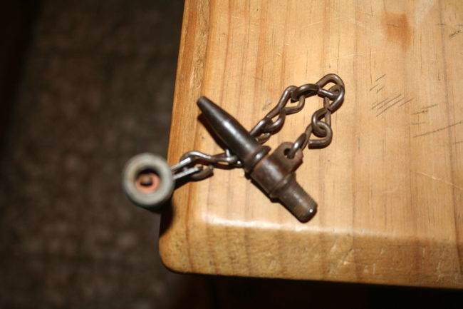 clips_on_pump_001
