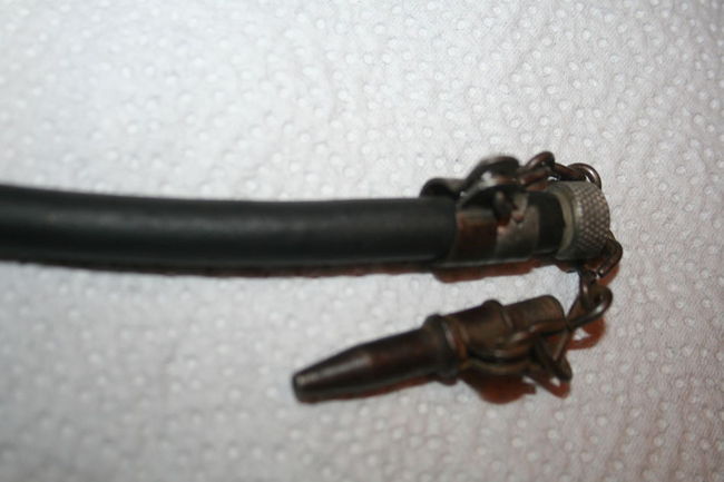 clips_on_pump_003