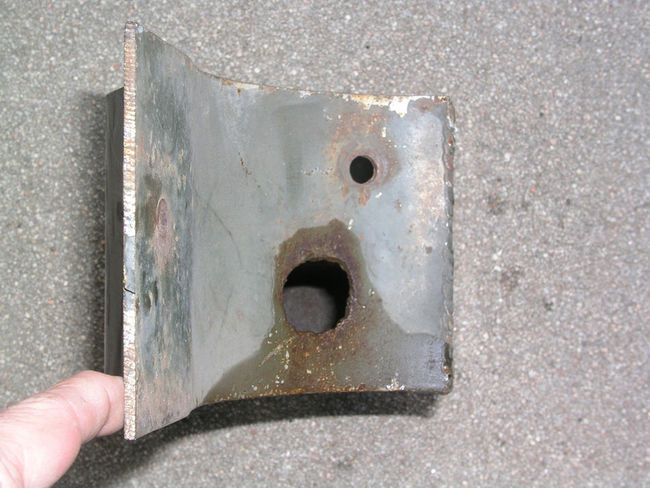 right rear antenna bracket front end view