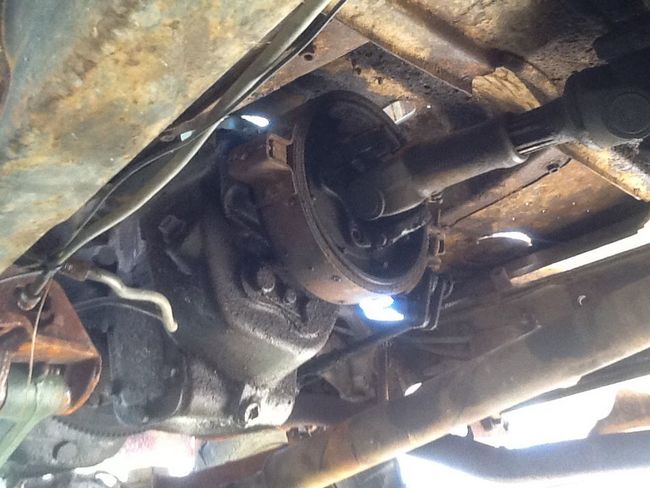 WC51 gearbox covered in grease and oil