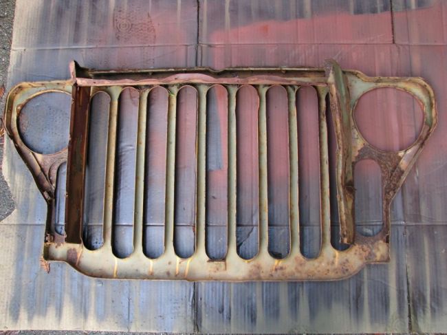 MB Grill with enlarged B/O lights