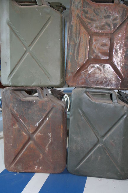 jerrycans_due