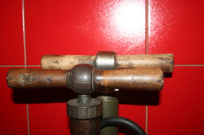 pump_handle_dalton_vs_walker