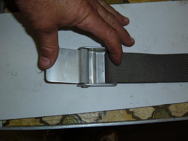 seatbelt_clasp_close_up_2