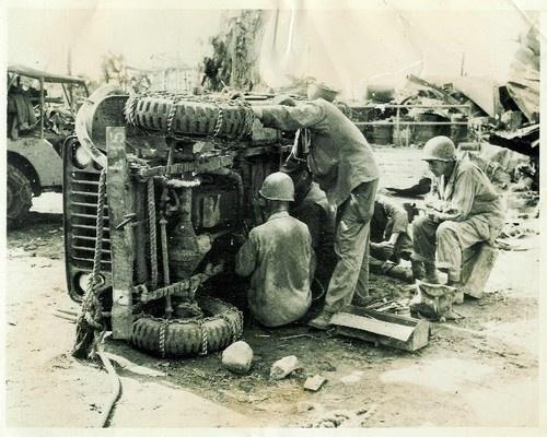 thumb-500x_fixing_jeep_wwii