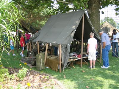 wall_tent_with_poles_1