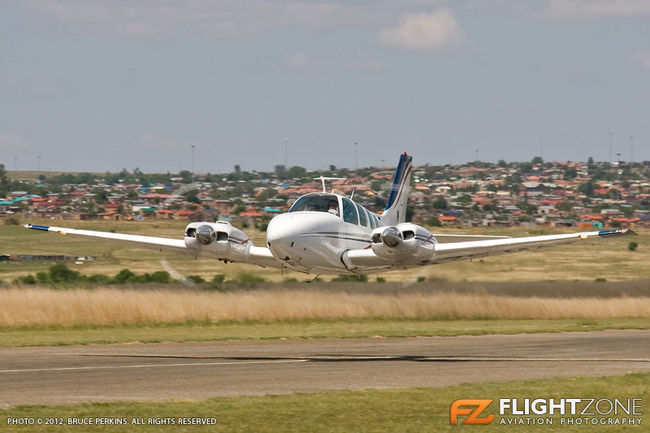 Beechcraft Baron 58 ZS-MAT Parys FAPY