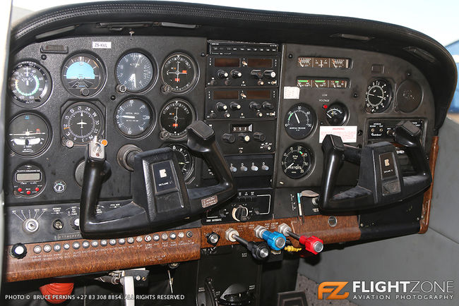 Cessna 182 Skylane ZS-KVL Rand Airport FAGM Cockpit