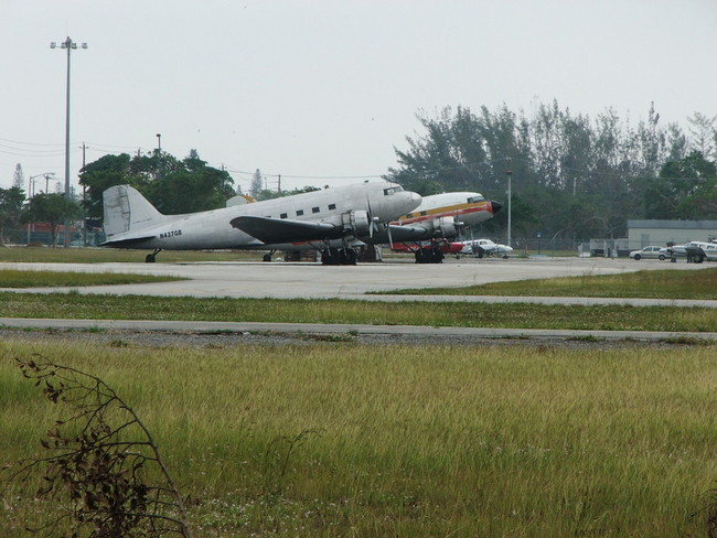2005_1211Opa_Locka_Airport0004