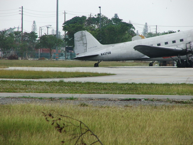 2005_1211Opa_Locka_Airport0005