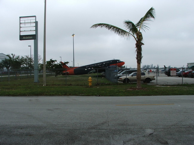 2005_1211Opa_Locka_Airport0007
