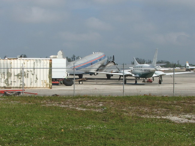 2005_1211Opa_Locka_Airport0030