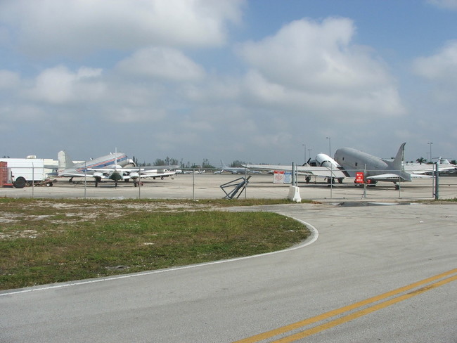 2005_1211Opa_Locka_Airport0031