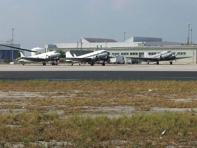 2005_1211Opa_Locka_Airport0045