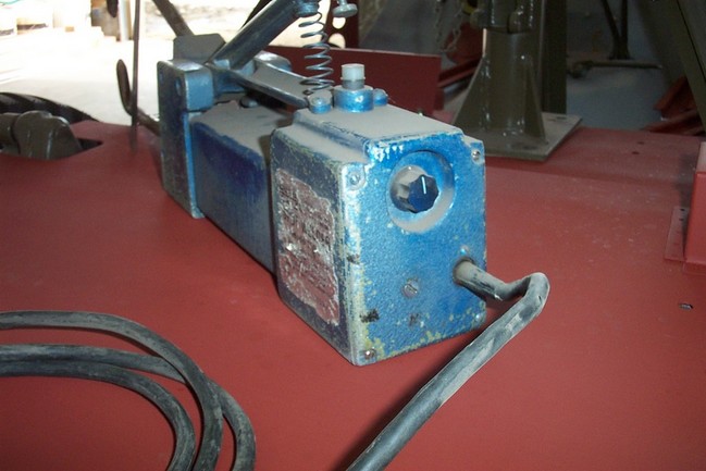 220_volt_-_20_amp_spot_welder_02